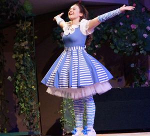 Алиса в Стране Чудес. Детский музыкальный спектакль по сценарию Олеси Емельяновой.