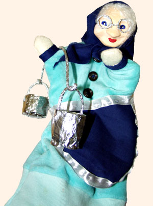 Бабка с ведрами. Кукла-перчатка своими руками.