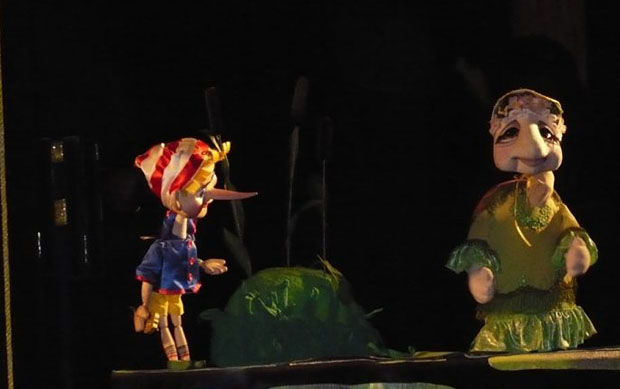 Фотография сцены спектакля – Буратино и Черепаха Тортилла