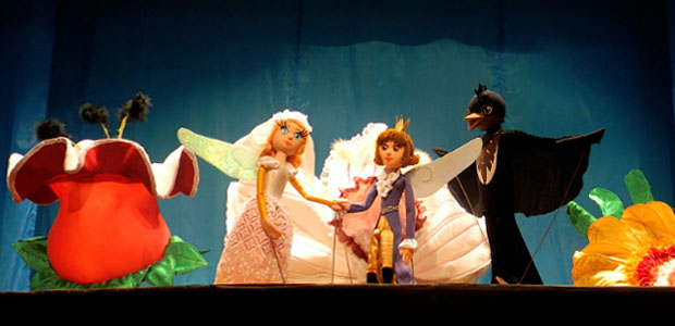 Спектакль по сценарию Олеси Емельяновой. Сцены из спектакля «Дюймовочка» в муниципальном театре кукол города Находка.