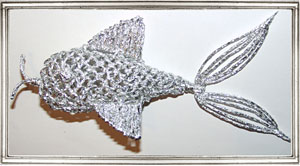 Галерея работ в технике плетения из фольги Олеси Емельяновой. Рыбка